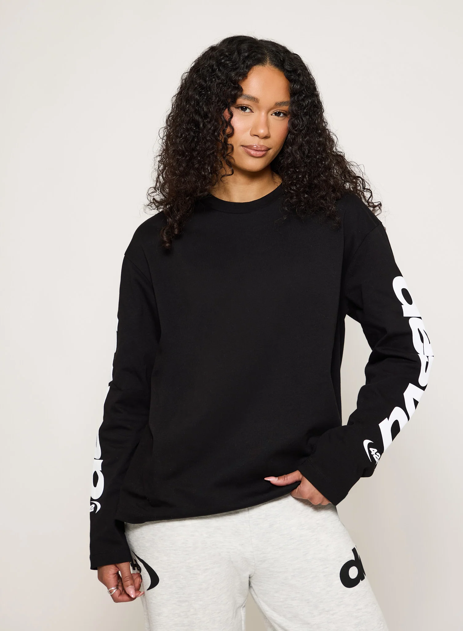 422 Long Sleeve Tee - Black - Image 4